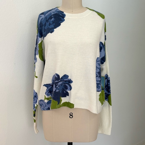 CeCe Sweaters - CeCe Crew Neck Sweater NWT Cream & Blue Floral XL